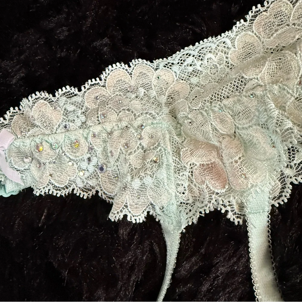 Victoria's Secret Lace Garter in Teal - Picture 3 of 4